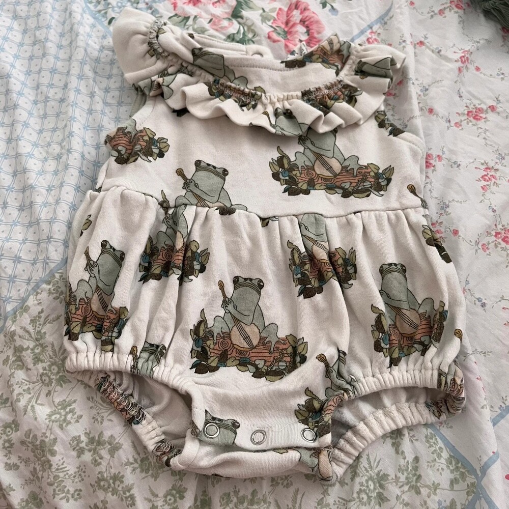 Kate Quinn Banjo Frogs Ruffle Bubble Romper Organic Cotton 3-6 Months